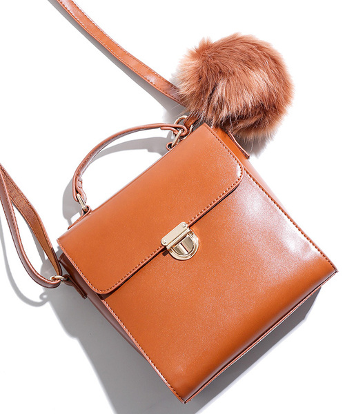 WEGO(ウィゴー)の「WEGO/ビッグポンポン付きショルダーバッグ(ショルダーバッグ・レディース・ブラウン/ブラック/レッド・FREE)」の3枚目の写真