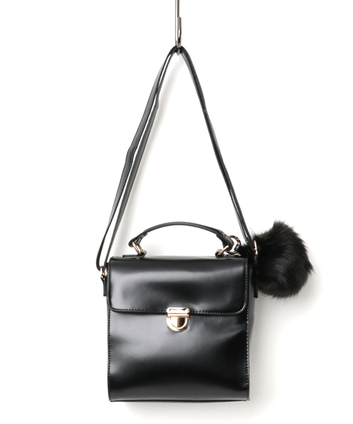 WEGO(ウィゴー)の「WEGO/ビッグポンポン付きショルダーバッグ(ショルダーバッグ・レディース・ブラウン/ブラック/レッド・FREE)」の10枚目の写真