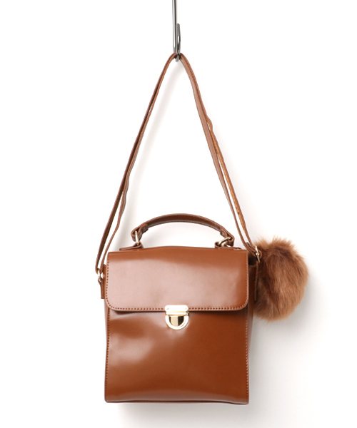 WEGO(ウィゴー)の「WEGO/ビッグポンポン付きショルダーバッグ(ショルダーバッグ・レディース・ブラウン/ブラック/レッド・FREE)」の9枚目の写真