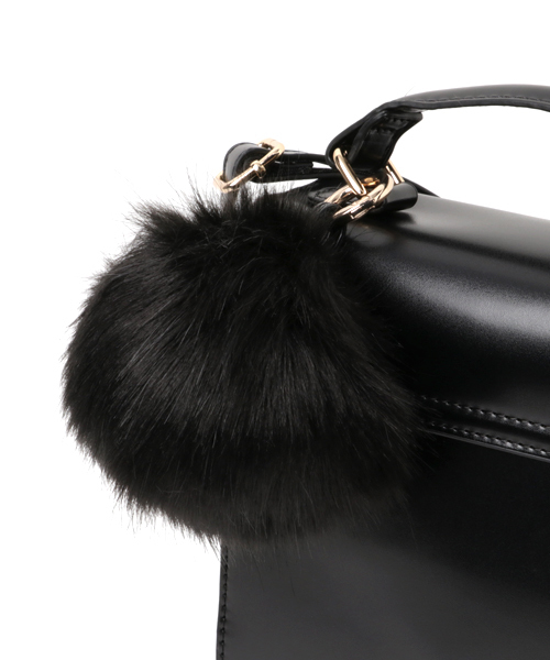 WEGO(ウィゴー)の「WEGO/ビッグポンポン付きショルダーバッグ(ショルダーバッグ・レディース・ブラウン/ブラック/レッド・FREE)」の6枚目の写真