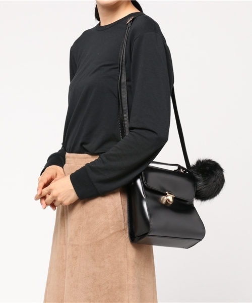 WEGO(ウィゴー)の「WEGO/ビッグポンポン付きショルダーバッグ(ショルダーバッグ・レディース・ブラウン/ブラック/レッド・FREE)」の8枚目の写真