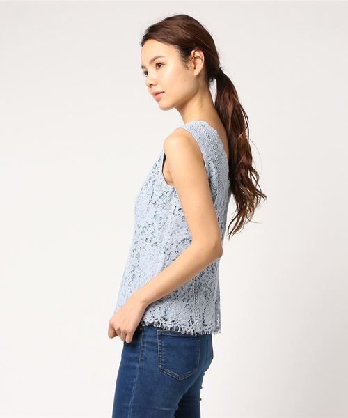 NINE（ナイン）の「ノースリーブレースブラウス（シャツ/ブラウス・レディース・サックスブルー/ネイビー/イエロー/オフホワイト・1/0）」の6枚目の写真