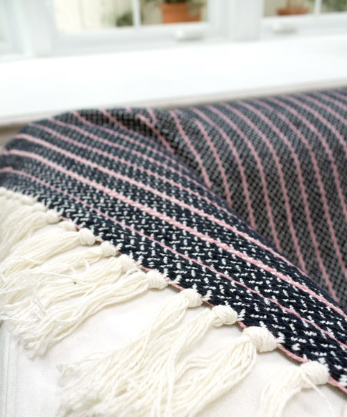 チャイハネ(チャイハネ)の「【チャイハネ】COTTON RUG 大判マルチクロス(インテリア雑貨・レディース・ライトブルー/ベージュ/ネイビー/ブラウン・FREE)」の8枚目の写真