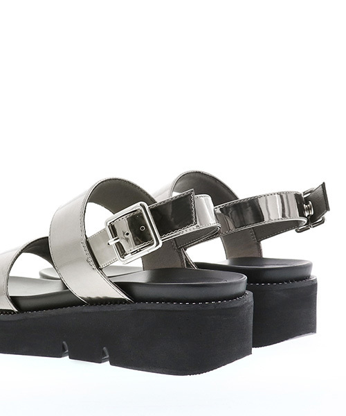 RANDA(ランダ)の「メタリックフットベッドサンダル(サンダル・レディース・シルバー/ゴールド/ピンクゴールド・LL/S/M/L)」の6枚目の写真