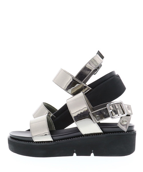 RANDA(ランダ)の「メタリックフットベッドサンダル(サンダル・レディース・シルバー/ゴールド/ピンクゴールド・LL/S/M/L)」の8枚目の写真