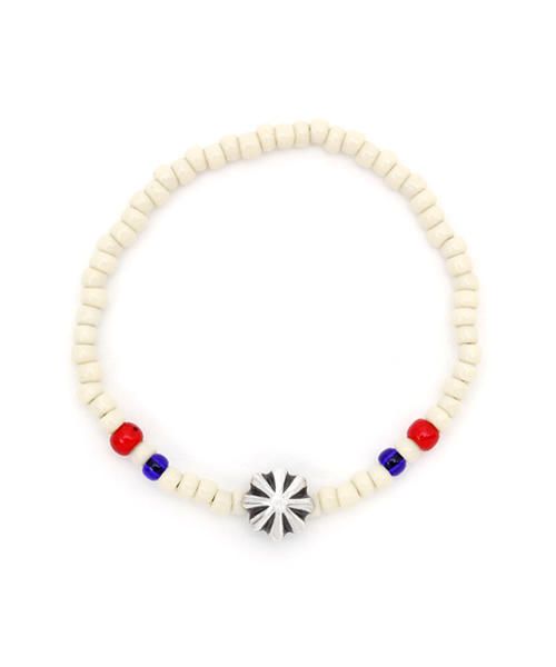 BEAMS（ビームス）の「ROSETTA PRAYER×BEAMS / 別注 コンチョ ブレスレット（ブレスレット・メンズ・インディゴブルー/その他1/レッド/ライトブルー/ブラック/オフホワイト・ONE SIZE）」の2枚目の写真