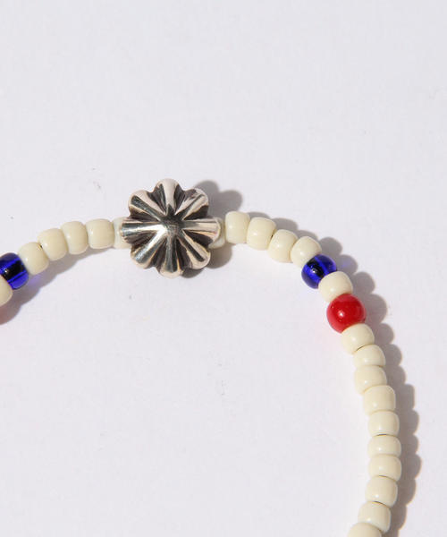 BEAMS（ビームス）の「ROSETTA PRAYER×BEAMS / 別注 コンチョ ブレスレット（ブレスレット・メンズ・インディゴブルー/その他1/レッド/ライトブルー/ブラック/オフホワイト・ONE SIZE）」の20枚目の写真