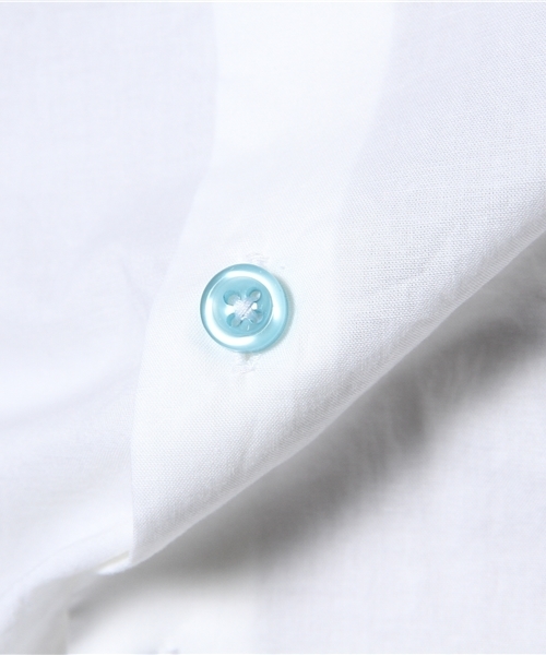 WEGO（ウィゴー）の「WEGO/カラフルボタン7分袖シャツ（シャツ/ブラウス・メンズ・ホワイト・MEDIUM/SMALL/LARGE）」の2枚目の写真