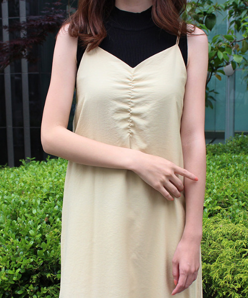 MODE ROBE(モードローブ)の「シャーリングキャミワンピース(ワンピース・レディース・ホワイト/ブラック/ライトベージュ/ミント・FREE)」の9枚目の写真