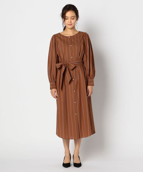 NOLLEY’S（ノーリーズ）の「共布リボン付パール釦シャツワンピース（シャツワンピース・レディース・ブラウン系その他3/ネイビー・38/36）」の4枚目の写真