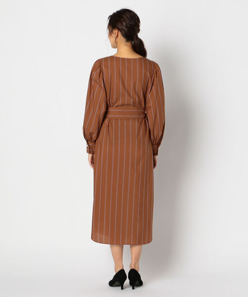 NOLLEY’S（ノーリーズ）の「共布リボン付パール釦シャツワンピース（シャツワンピース・レディース・ブラウン系その他3/ネイビー・38/36）」の6枚目の写真