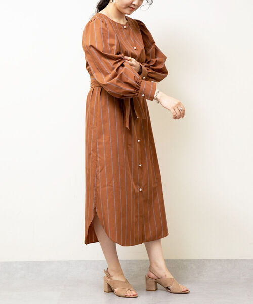 NOLLEY’S（ノーリーズ）の「共布リボン付パール釦シャツワンピース（シャツワンピース・レディース・ブラウン系その他3/ネイビー・38/36）」の14枚目の写真