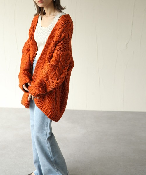 Chillfar（チルファー）の「手編み風ケーブルニットカーディガン（カーディガン/ボレロ・レディース・ベージュ/グレー/アイボリー/レンガ・MEDIUM/LARGE）」の12枚目の写真