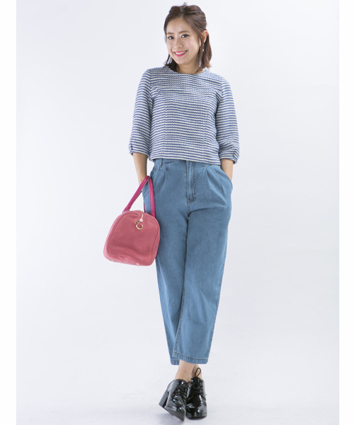 mystic(ミスティック)の「タックデニムパンツ(デニムパンツ・レディース・ブルー/ライトブルー・1/2)」の4枚目の写真