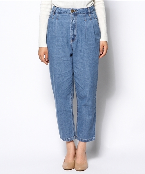 mystic(ミスティック)の「タックデニムパンツ(デニムパンツ・レディース・ブルー/ライトブルー・1/2)」の5枚目の写真