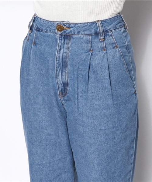 mystic(ミスティック)の「タックデニムパンツ(デニムパンツ・レディース・ブルー/ライトブルー・1/2)」の11枚目の写真