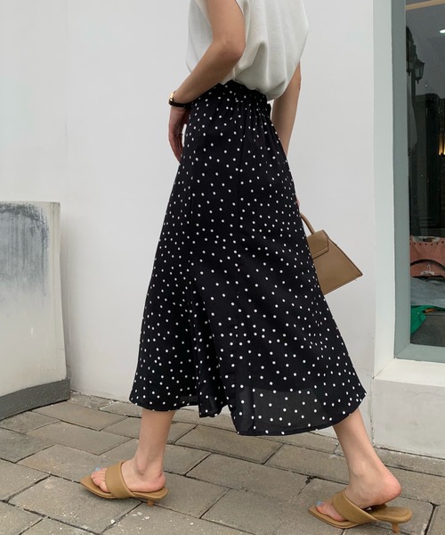 ABITOKYO（アビトーキョー）の「ドット柄＆無地　フレアロングスカート（スカート・レディース・ホワイト/ブラック/ブルー/ベージュ/ブラック系その他・M/L/S）」の22枚目の写真