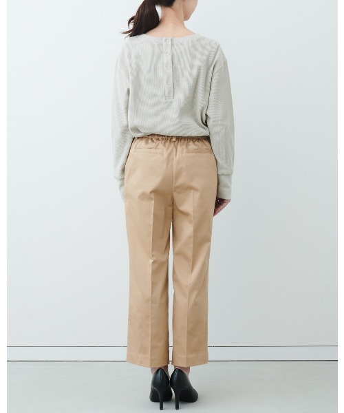 IEDIT(イディット)の「IEDIT 花粉リリース&撥水加工・UVカット機能がうれしい 伸びやかな美脚サテンチノセミワイドパンツ(チノパンツ・レディース・ブラック/ベージュ/ネイビー・MEDIUM/LARGE/X-LARGE/XX-LARGE/XXX-LARGE/SMALL)」の6枚目の写真