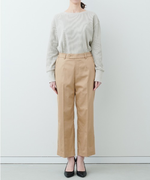 IEDIT(イディット)の「IEDIT 花粉リリース&撥水加工・UVカット機能がうれしい 伸びやかな美脚サテンチノセミワイドパンツ(チノパンツ・レディース・ブラック/ベージュ/ネイビー・MEDIUM/LARGE/X-LARGE/XX-LARGE/XXX-LARGE/SMALL)」の4枚目の写真