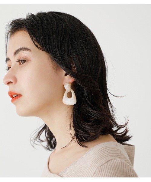 AZUL by moussy（アズールバイマウジー）の「LIGHT COLOR MARBLE EARRINGS/ライトカラーマーブルイヤリング（ピアス（両耳用）・レディース・ライム/ベージュ系その他・FREE）」の9枚目の写真