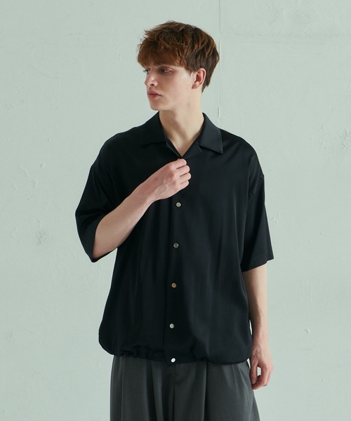 Lui's（ルイス）の「サテンドロストブルゾン（シャツ/ブラウス・メンズ・グリーン/オフホワイト/ブラック・FREE）」の2枚目の写真