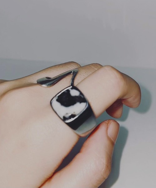 ＪＵＧＬＡＮＳ（ユグランス）の「NK カレッジリング　印台 デザイン（リング・レディース・ゴールド系その他/ブラック系その他/ブラウン系その他/ブルー系その他/ピンク系その他/シルバー系その他/シルバー系その他2/ゴールド系その他2/ブラック系その他2/ブラウン系その他2/ブルー系その他2/ピンク系その他2/シルバー系その他3/ブラック系その他3・19号/13号/11号/23号/9号）」の3枚目の写真