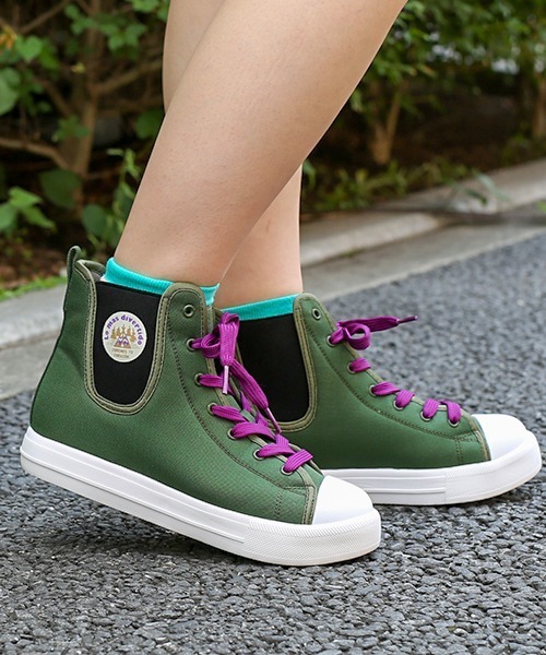 チチカカ（チチカカ）の「サイドゴア撥水スニーカー（スニーカー・レディース・ブラック/レッド/カーキ・MEDIUM/LARGE）」の3枚目の写真