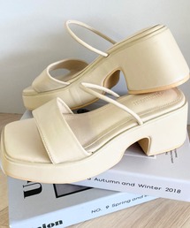 コードストラップバルキーヒールサンダル