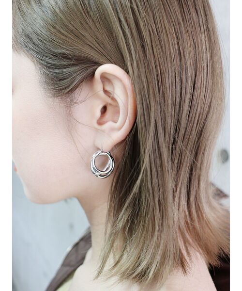 MURUA(ムルーア)の「ランダムリングピアス(ピアス(両耳用)・レディース・シルバー/ゴールド・FREE)」の1枚目の写真