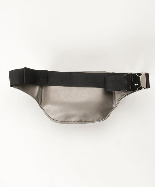 X-girl(エックスガール)の「FAUX LEATHER WAIST BAG(ボディバッグ/ウエストポーチ・レディース・ブラック/ベージュ/パープル・ONE SIZE)」の5枚目の写真