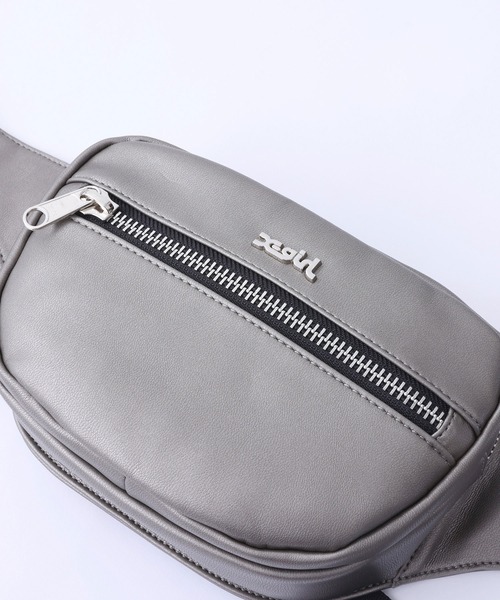 X-girl(エックスガール)の「FAUX LEATHER WAIST BAG(ボディバッグ/ウエストポーチ・レディース・ブラック/ベージュ/パープル・ONE SIZE)」の4枚目の写真