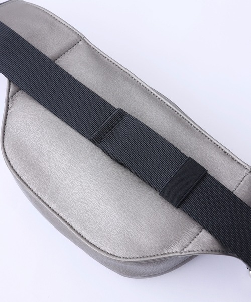 X-girl(エックスガール)の「FAUX LEATHER WAIST BAG(ボディバッグ/ウエストポーチ・レディース・ブラック/ベージュ/パープル・ONE SIZE)」の9枚目の写真