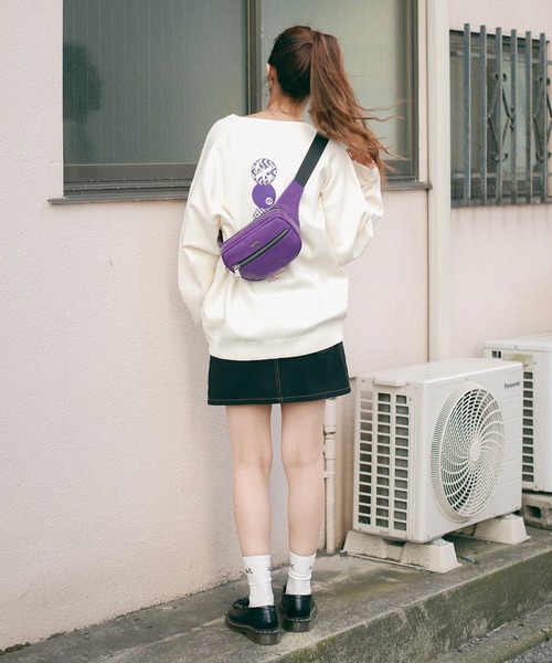 X-girl(エックスガール)の「FAUX LEATHER WAIST BAG(ボディバッグ/ウエストポーチ・レディース・ブラック/ベージュ/パープル・ONE SIZE)」の6枚目の写真