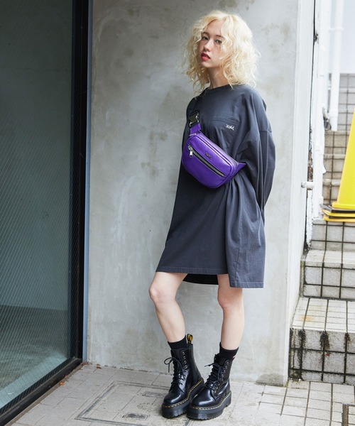 X-girl(エックスガール)の「FAUX LEATHER WAIST BAG(ボディバッグ/ウエストポーチ・レディース・ブラック/ベージュ/パープル・ONE SIZE)」の8枚目の写真