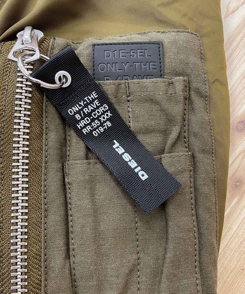 DIESEL（ディーゼル）の「裏フェイクムートン ミリタリー MA-1 ジャケット「J-SOULY-TYE」（MA-1・メンズ・カーキ・S）」の4枚目の写真