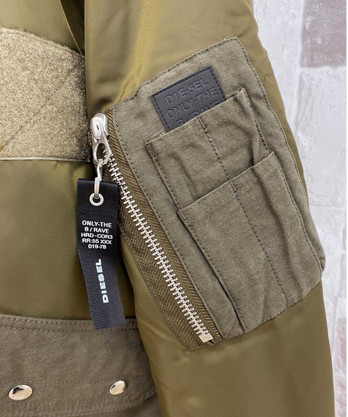 DIESEL（ディーゼル）の「裏フェイクムートン ミリタリー MA-1 ジャケット「J-SOULY-TYE」（MA-1・メンズ・カーキ・S）」の5枚目の写真
