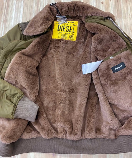 DIESEL（ディーゼル）の「裏フェイクムートン ミリタリー MA-1 ジャケット「J-SOULY-TYE」（MA-1・メンズ・カーキ・S）」の15枚目の写真