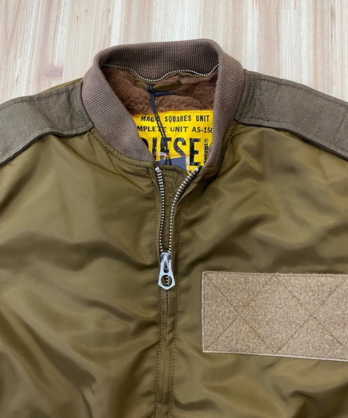 DIESEL（ディーゼル）の「裏フェイクムートン ミリタリー MA-1 ジャケット「J-SOULY-TYE」（MA-1・メンズ・カーキ・S）」の17枚目の写真