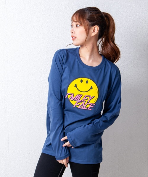 GGD（ジージーディー）の「スマイルロングTシャツ＆フェイクレイヤードTシャツ（Tシャツ/カットソー・レディース・ブラウン/ブラック系その他/ブラック/ブルー/ブルー系その他/グレー系その他/グレー/ホワイト・LL/L/M）」の7枚目の写真