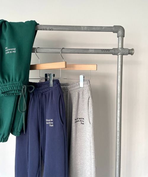 CANAL JEAN(キャナルジーン)の「RCW BLUE LABEL(ブルーレーベル) 裏毛刺繍パンツ(スウェットパンツ・レディース・ネイビー/グリーン/ヘザーグレー・38/36)」の6枚目の写真