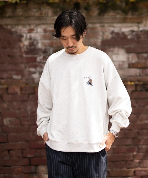 JOURNAL STANDARD（ジャーナルスタンダード）の「【WEB限定】HOLIDAY EMB ビッグシルエット スウェット [ユニセックス対応]（スウェット・メンズ・アイボリー/ブラック系その他/グレー系その他/コバルトブルー・MEDIUM/LARGE/X-LARGE）」の6枚目の写真