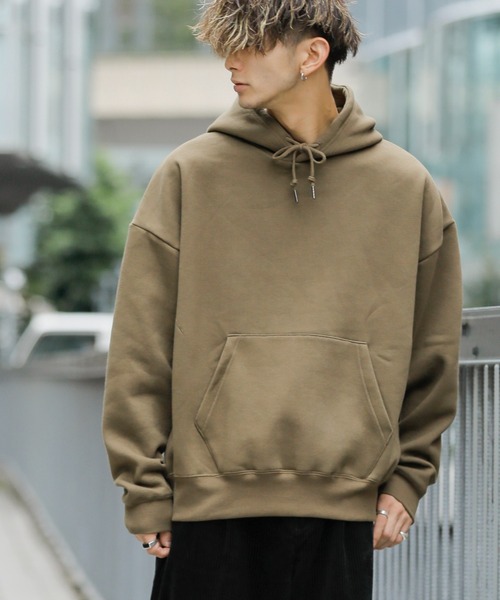 Beno（ビーノ）の「ソフトボリューム裏起毛 ワイドシルエット プルオーバーフーディー / パーカー（パーカー・メンズ・ブラック/ダークグリーン/ダークブラウン/ネイビー/オフホワイト/オリーブ/インディゴブルー/ダークグレー/サンドベージュ/オートミール/杢グレー/グレイッシュベージュ・M/L/XL/XXL/S）」の10枚目の写真