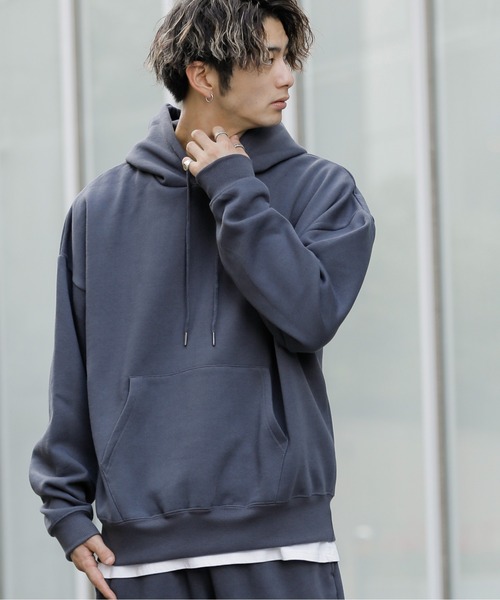 Beno（ビーノ）の「ソフトボリューム裏起毛 ワイドシルエット プルオーバーフーディー / パーカー（パーカー・メンズ・ブラック/ダークグリーン/ダークブラウン/ネイビー/オフホワイト/オリーブ/インディゴブルー/ダークグレー/サンドベージュ/オートミール/杢グレー/グレイッシュベージュ・M/L/XL/XXL/S）」の5枚目の写真