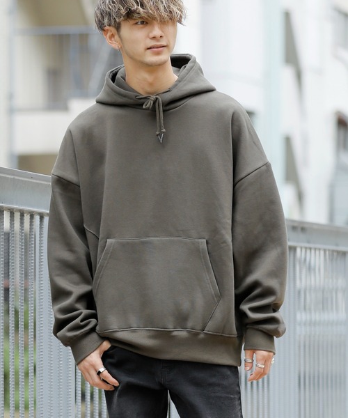 Beno（ビーノ）の「ソフトボリューム裏起毛 ワイドシルエット プルオーバーフーディー / パーカー（パーカー・メンズ・ブラック/ダークグリーン/ダークブラウン/ネイビー/オフホワイト/オリーブ/インディゴブルー/ダークグレー/サンドベージュ/オートミール/杢グレー/グレイッシュベージュ・M/L/XL/XXL/S）」の9枚目の写真