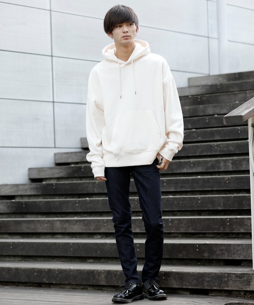 Beno（ビーノ）の「ソフトボリューム裏起毛 ワイドシルエット プルオーバーフーディー / パーカー（パーカー・メンズ・ブラック/ダークグリーン/ダークブラウン/ネイビー/オフホワイト/オリーブ/インディゴブルー/ダークグレー/サンドベージュ/オートミール/杢グレー/グレイッシュベージュ・M/L/XL/XXL/S）」の14枚目の写真