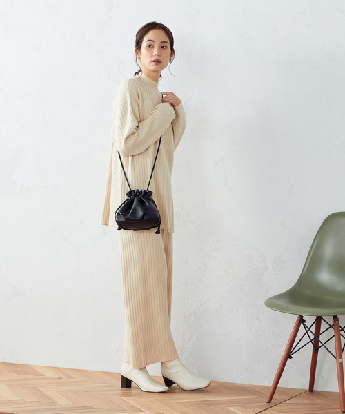 MONO COMME CA(モノコムサ)の「2WAY 巾着ポシェット(ショルダーバッグ・レディース・ブラック/ベージュ/シルバー/ミント・FREE)」の7枚目の写真