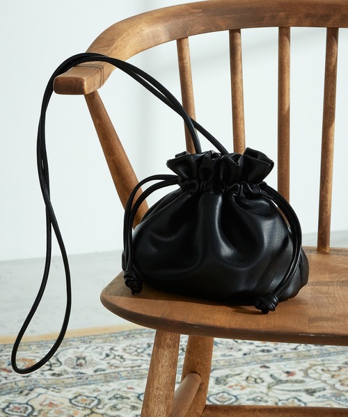 MONO COMME CA(モノコムサ)の「2WAY 巾着ポシェット(ショルダーバッグ・レディース・ブラック/ベージュ/シルバー/ミント・FREE)」の8枚目の写真