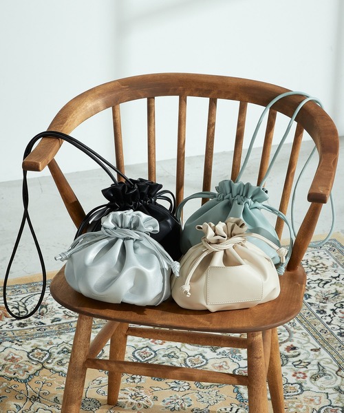 MONO COMME CA(モノコムサ)の「2WAY 巾着ポシェット(ショルダーバッグ・レディース・ブラック/ベージュ/シルバー/ミント・FREE)」の10枚目の写真