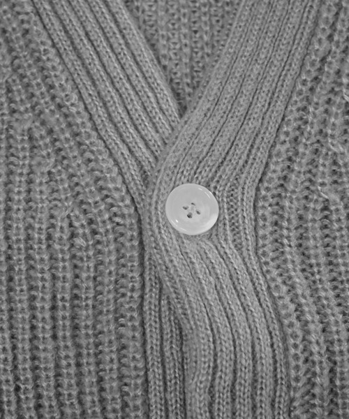 MinoriTY（マイノリティ）の「【MinoriTY】ふんわりオーバーサイズニットカーディガン カラーカーディガン ボリュームスリーブ メンズ ビッグシルエット ルーズフィット Vネック（カーディガン/ボレロ・メンズ・モカ/キャメル/ブルー/カーキ/ブラック/ホワイト/グレー/ブラック系その他/ブラウン/ライトグレー/グリーン/レンガ/ベージュ/ライトブルー・M/L/S）」の15枚目の写真