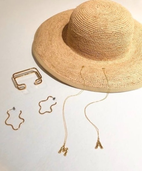 Ray BEAMS(レイビームス)の「Chalulu / ウェーブ フープ ピアス(ピアス(両耳用)・レディース・ゴールド・ONE SIZE)」の3枚目の写真